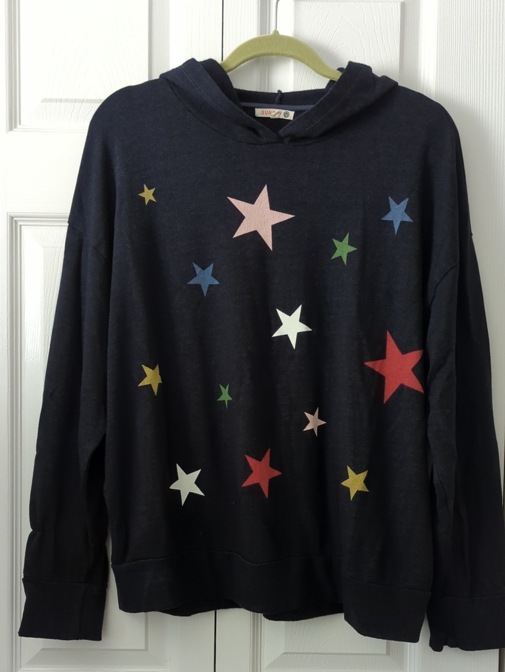 CUTE! ~SUNDRY~ NAVY MULTICOLORED STARS DESIGNED HOODIE! SIZE 4 (L/XL)